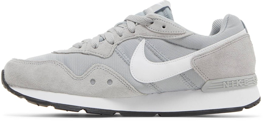 Nike Venture Runner Wide 'Light Smoke Grey' DM8453-003 Lookbook Nike Venture Runner Wide 'Light Smoke Grey' DM8453-003