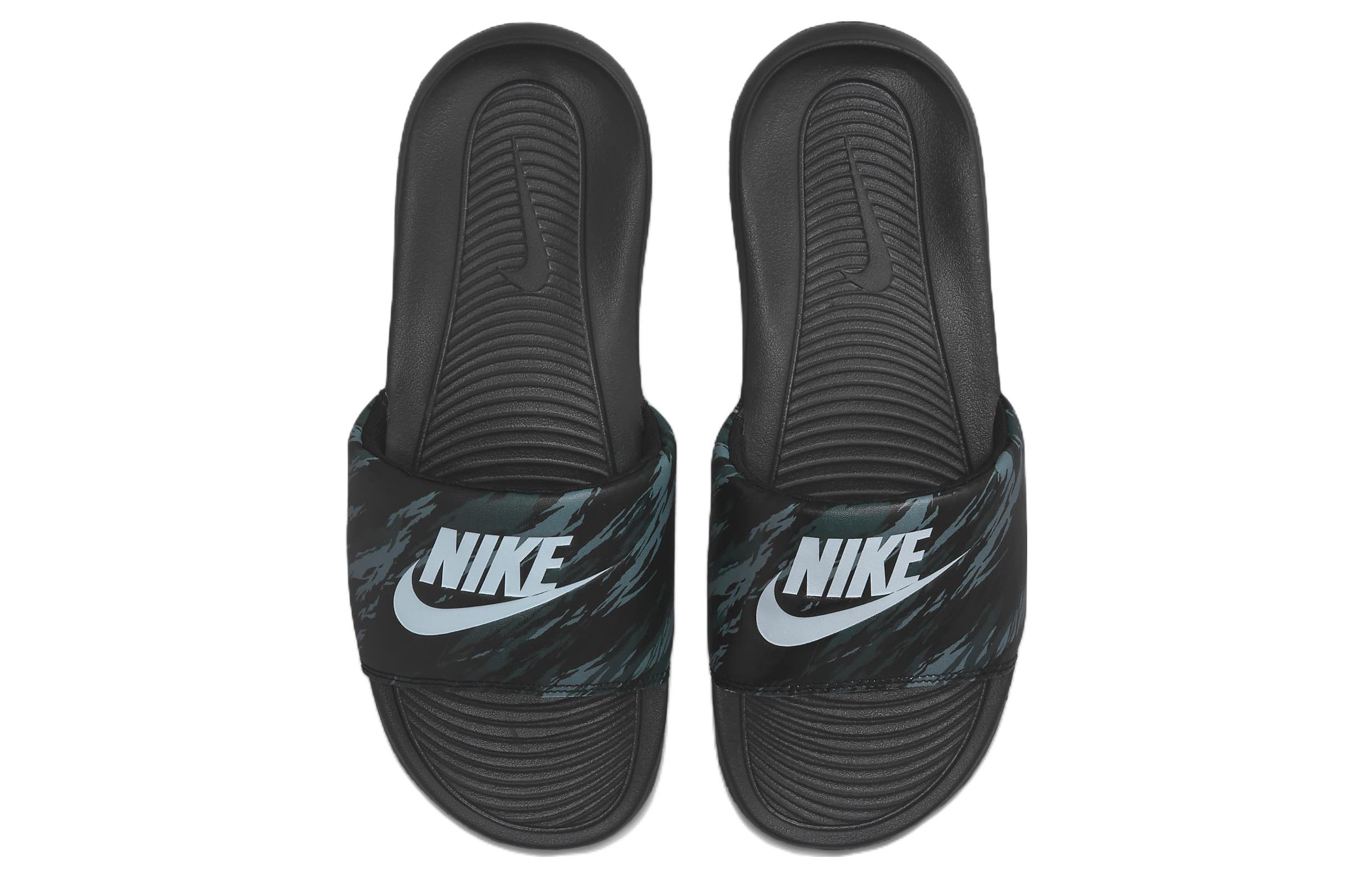 Lookbook 나이키 빅토리 원 프린트 슬라이드 "블랙 타이거 카모" (Nike 빅토리 원 "블랙 타이거 카모" is shorter if needed) CN9678-009