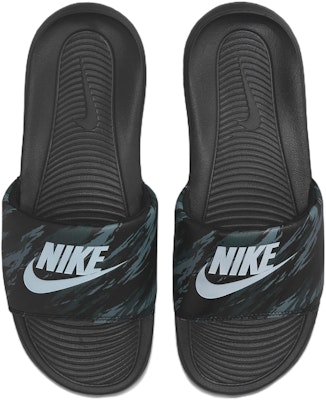 나이키 빅토리 원 프린트 슬라이드 "블랙 타이거 카모" (Nike 빅토리 원 "블랙 타이거 카모" is shorter if needed) CN9678-009 Lookbook 나이키 빅토리 원 프린트 슬라이드 "블랙 타이거 카모" (Nike 빅토리 원 "블랙 타이거 카모" is shorter if needed) CN9678-009