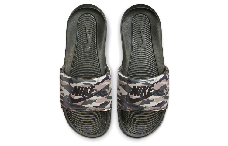 Lookbook Nike Victori One Printed Slide ''Camo - Verde Sequoia Sabbia'' CN9678-300