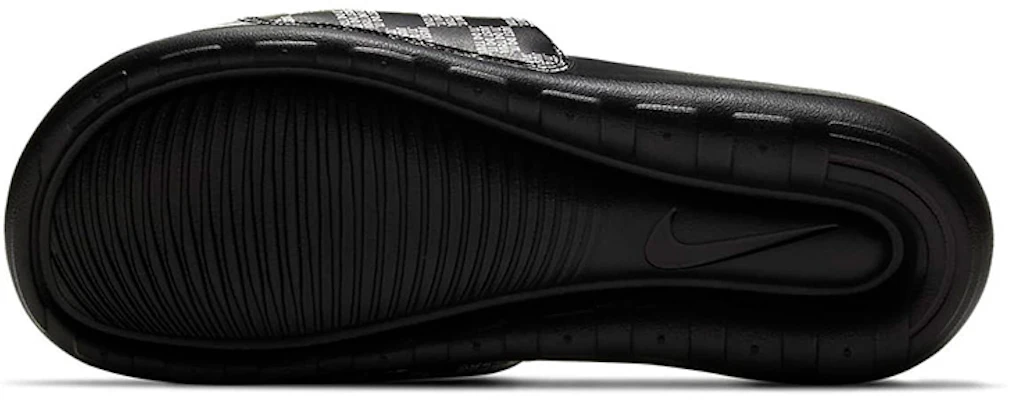ナイキ ビクトリー ワン プリント スライド "Just Do It チェッカー" CN9678-004 Purchase ナイキ ビクトリー ワン プリント スライド "Just Do It チェッカー" CN9678-004