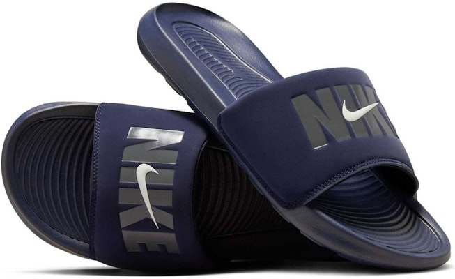 Nike Victori One SE 拖鞋 ''黑曜石暗灰'' HQ2124-400 Lookbook Nike Victori One SE 拖鞋 ''黑曜石暗灰'' HQ2124-400