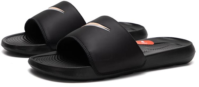 나이키 빅토리 원 슬라이드 "더블 스우시 - 블랙 세서미" FZ1395-001 Lookbook 나이키 빅토리 원 슬라이드 "더블 스우시 - 블랙 세서미" FZ1395-001