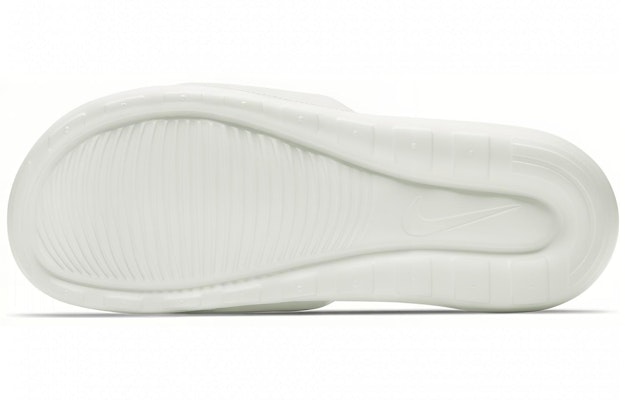 Nike Victori One 拖鞋 '頂峰白金屬金' CN9675-105 Shop Nike Victori One 拖鞋 '頂峰白金屬金' CN9675-105