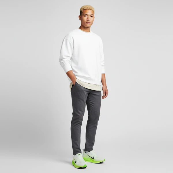 Nike Vomero 18 'Hijau Elektrik' HM6803-100 Lookbook Nike Vomero 18 'Hijau Elektrik' HM6803-100