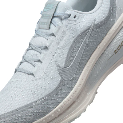 Nike Vomero 18 GORE-TEX Pure Platinum/Light Permiss/Barely Green/Metallic Silver HQ7001-003 3