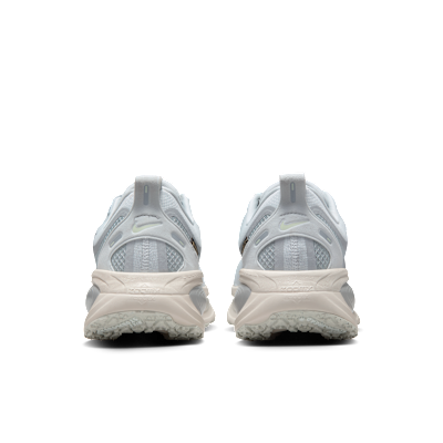Sizing Nike Vomero 18 GORE-TEX Pure Platinum/Light Permiss/Barely Green/Metallic Silver HQ7001-003