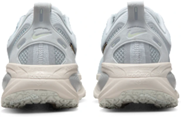 Nike Vomero 18 GORE-TEX Pure Platinum/Light Permiss/Barely Green/Metallic Silver HQ7001-003 Sizing Nike Vomero 18 GORE-TEX Pure Platinum/Light Permiss/Barely Green/Metallic Silver HQ7001-003