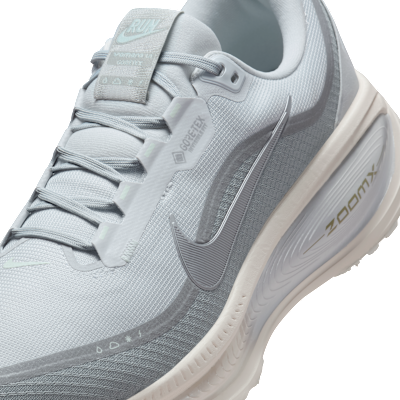 Sizing Nike Vomero 18 GORE-TEX Platino Puro/Verde Suave/Plata Metálica HQ7001-003