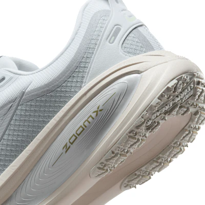 Nike Vomero 18 GORE-TEX Pure Platinum/Light Permiss/Barely Green/Metallic Silver HQ7001-003 1