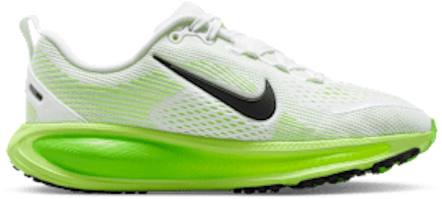 (Youth) Nike Vomero 18 HQ2157-101 Lookbook (Youth) Nike Vomero 18 HQ2157-101