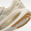 Cheap Nike Vomero 18 Licht Khaki/Desert Khaki/Sail/Metallic Zilver IM8333-200