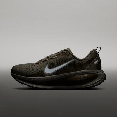 Nike Vomero 18 Licht Khaki/Desert Khaki/Sail/Metallic Zilver IM8333-200 1