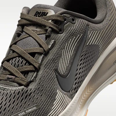 (Youth) Nike Vomero 18 Medium Ash/College Gray/Pale Ivory/Black HQ2157-200 Sizing (Youth) Nike Vomero 18 Medium Ash/College Gray/Pale Ivory/Black HQ2157-200