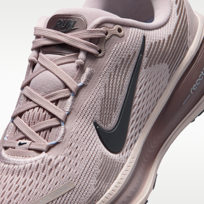 Sizing (JR) Nike Vomero 18 Rosa Partícula/Rojo Silt/Tatuaje/Negro Desgastado HQ2157-602