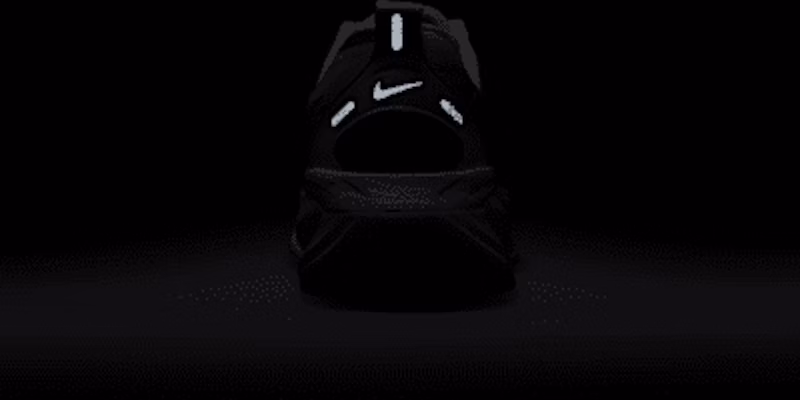 Nike Vomero 18 SE IB8164-999 1