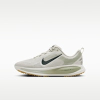 (Youth) Nike Vomero 18 Spruce Aura/Jade Horizon/Light Silver/Black Spruce HQ2157-011 (Youth) Nike Vomero 18 Spruce Aura/Jade Horizon/Light Silver/Black Spruce HQ2157-011