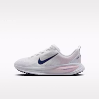 (Youth) Nike Vomero 18 White/Football Gray/Barely Green/Midnight Navy HQ2157-112 (Youth) Nike Vomero 18 White/Football Gray/Barely Green/Midnight Navy HQ2157-112