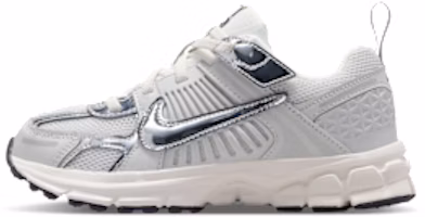 (Preschool) Nike Vomero 5 Photon Dust/Gridiron/Sale/Chrome IM9465-001 (Preschool) Nike Vomero 5 Photon Dust/Gridiron/Sale/Chrome IM9465-001