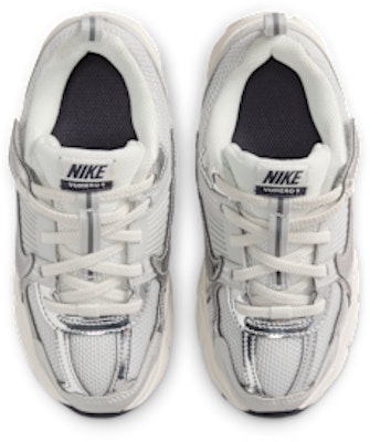 (Preschool) Nike Vomero 5 Photon Dust/Gridiron/Sale/Chrome IM9465-001 Shop (Preschool) Nike Vomero 5 Photon Dust/Gridiron/Sale/Chrome IM9465-001