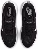 Shop Nike Vomero Plus 黑白運動鞋 HV8150-002