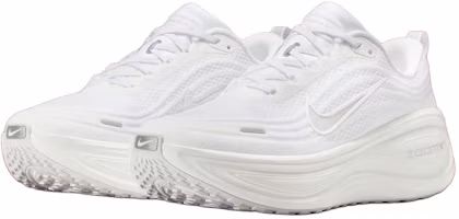 Shop Nike Vomero Plus '白色銀色金屬' HV8150-102