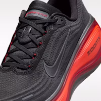 Sizing Nike Vomero Plus 深炭灰/亮深紅/大學紅/黑 HV8150-017