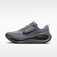 Nike Vomero Plus Cool Gray/Safety Orange/Metallic Cool Gray/Black HV8150-014 Nike Vomero Plus Cool Gray/Safety Orange/Metallic Cool Gray/Black HV8150-014