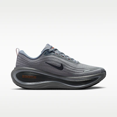 Nike Vomero Plus Gris Cool/Naranja Seguridad/Gris Metálico/Negro HV8150-014 Lookbook Nike Vomero Plus Gris Cool/Naranja Seguridad/Gris Metálico/Negro HV8150-014
