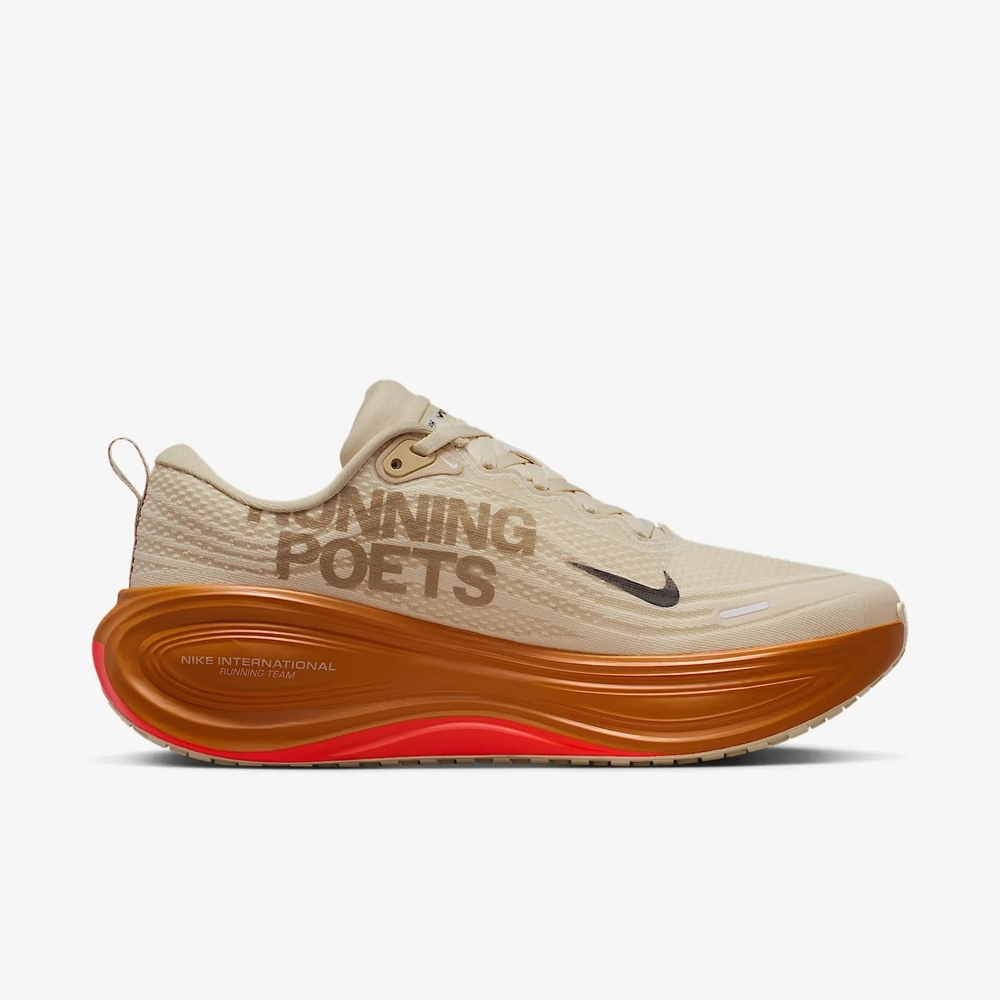 Shop NIKE VOMERO PLUS 跑鞋 IM6679258