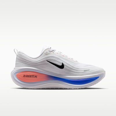 Lookbook Nike Vomero Plus 白/原子粉/競速藍/黑 HV8150-108