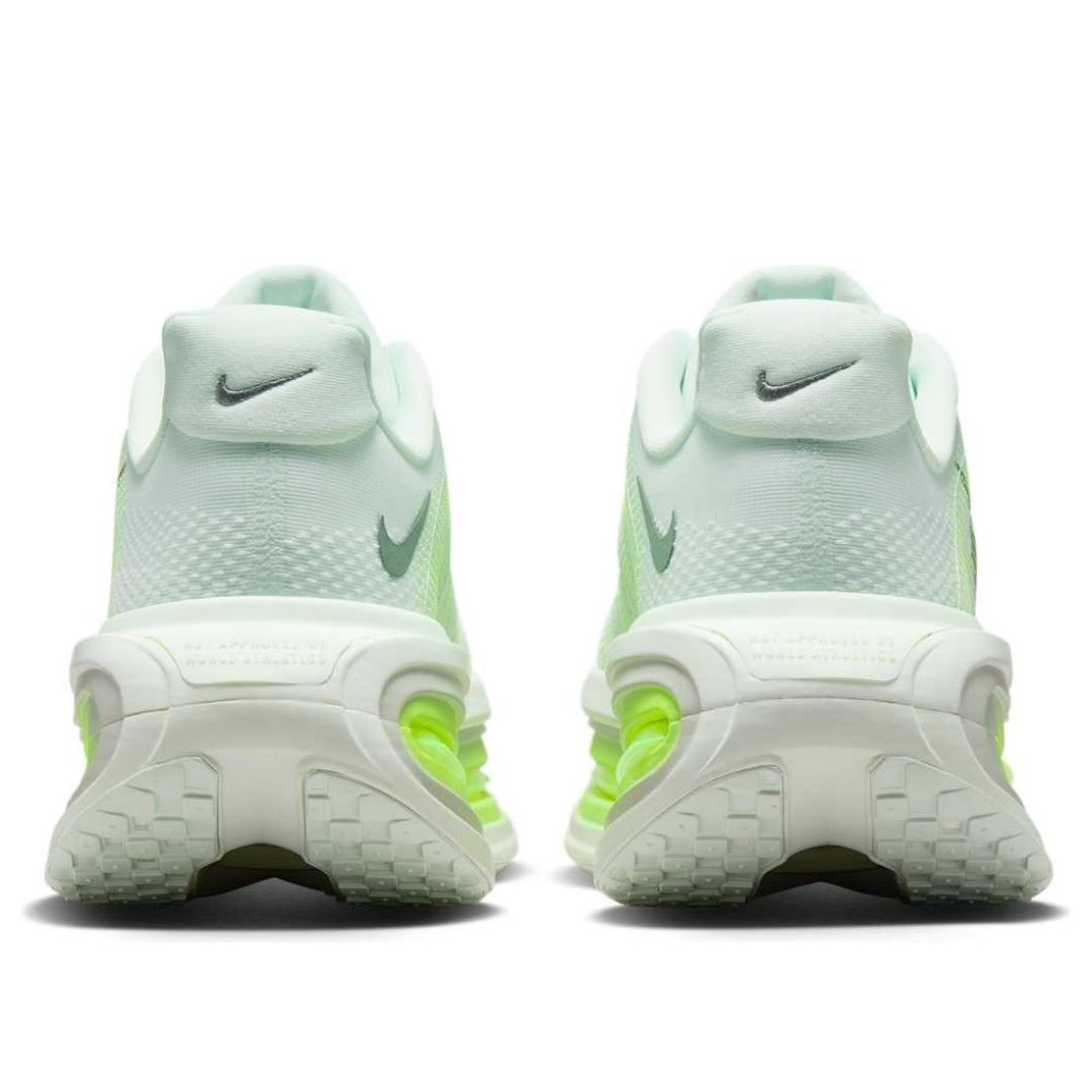 Lookbook 나이키 보메로 프리미엄 '베얼리 볼트' HQ2050-300