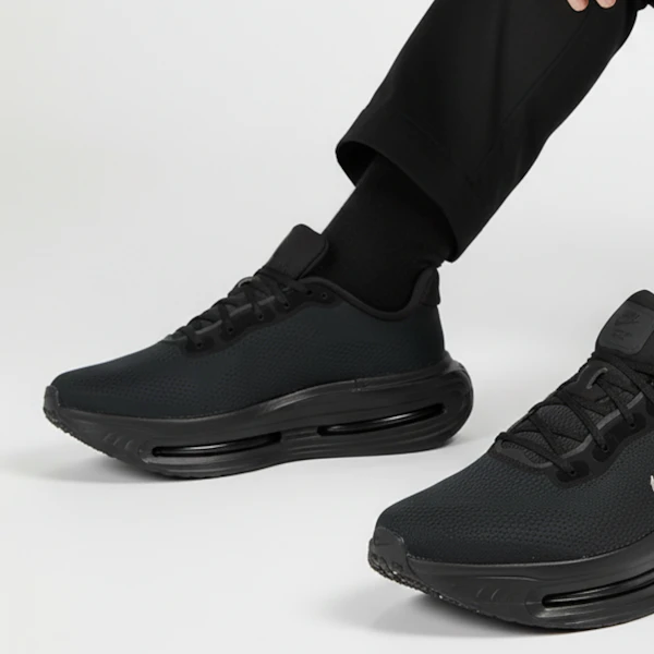 Nike Vomero Premium ''Hitam Putih'' IQ0627-001 1