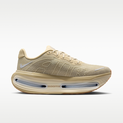 Lookbook Nike Vomero 高級版 沙漠卡其/淺卡其/椰奶白/反光銀 IM8334-200