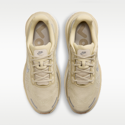 Shop Nike Vomero 高級版 沙漠卡其/淺卡其/椰奶白/反光銀 IM8334-200