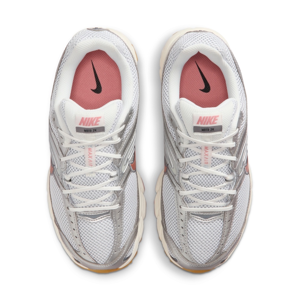 Shop (W) ナイキ エアマックス モト 2K カジュアル シューズ IQ0365100
