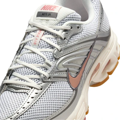 (W) ナイキ エアマックス モト 2K カジュアル シューズ IQ0365100 Sizing (W) ナイキ エアマックス モト 2K カジュアル シューズ IQ0365100