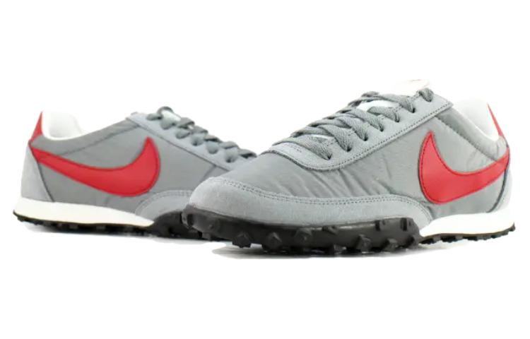 Shop Nike 华夫跑鞋 '17 876255-004