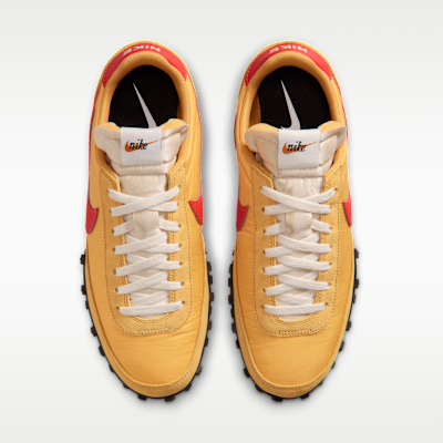 Shop Nike Waffle Racer Emas Gandum/Beige/Hitam/Merah Picante IM8658-701