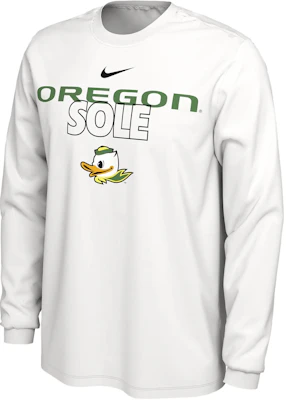 Nike White Printed Crew Neck Long Sleeve T-Shirt FV7617-100 Buy Nike White Printed Crew Neck Long Sleeve T-Shirt FV7617-100