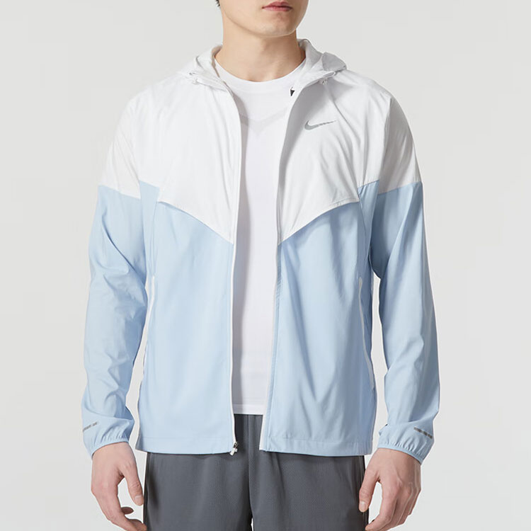 Lookbook Chaqueta con Capucha Nike Windrunner Logo Colorblock Azul Claro FB7541-094