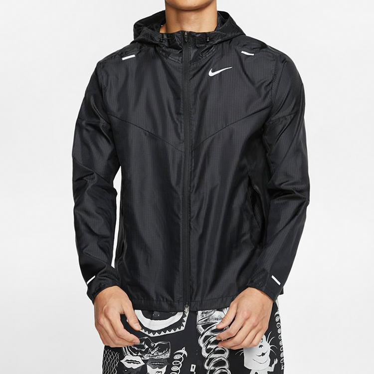 Shop Nike Windrunner 春季跑步外套 - 黑色 CK6342-010
