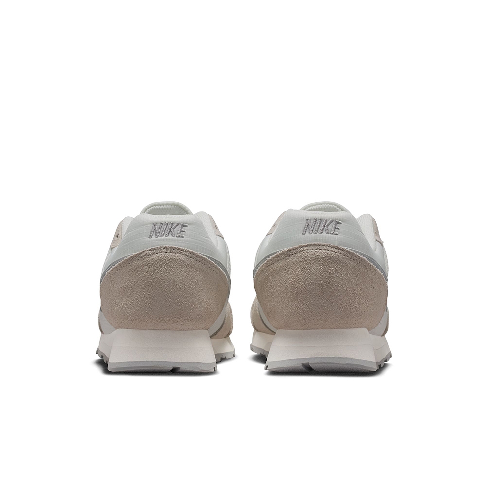 Details for (W) 耐克 MD RUNNER 2 休闲鞋 749869108