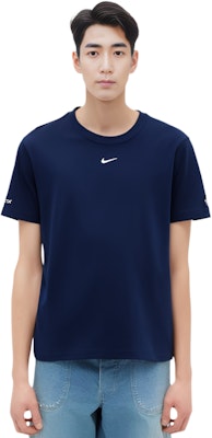 Nike x Drake x Nocta Cardinal Stock Navy Blue Short Sleeve T-Shirt (Asia Edition). DJ5952-492 Sizing Nike x Drake x Nocta Cardinal Stock Navy Blue Short Sleeve T-Shirt (Asia Edition). DJ5952-492