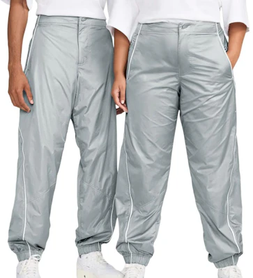 耐克x Jacquemus经典舒适长裤 粒子灰/白色 男女通用款式。 FV5702-073 Shop 耐克x Jacquemus经典舒适长裤 粒子灰/白色 男女通用款式。 FV5702-073