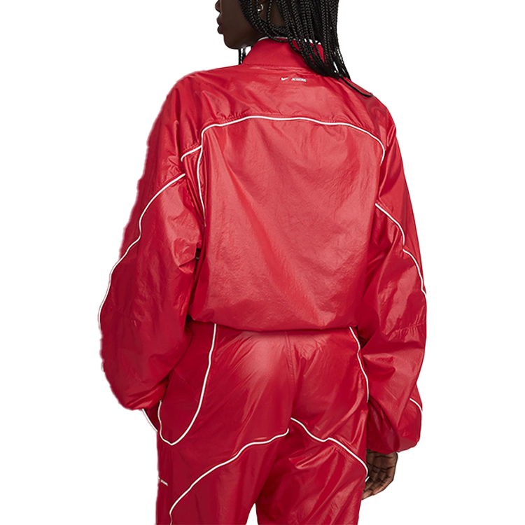 Lookbook Chaqueta Roja/Blanca con Cremallera Nike x Jacquemus Unisex Colaboración. FV5698-642