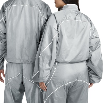 Nike x Jacquemus 防水風衣外套 男女款 粒子灰/白色 FV5698-073 Sizing Nike x Jacquemus 防水風衣外套 男女款 粒子灰/白色 FV5698-073