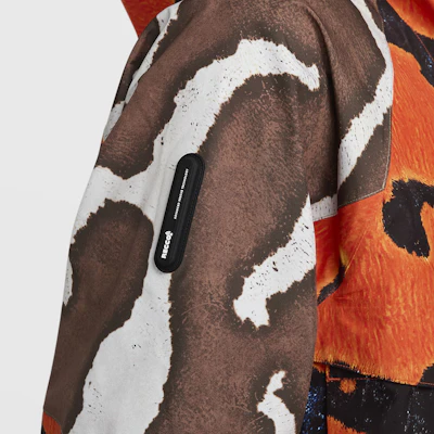 Nike x Nocta FW24 Jaket Hoodie Pria Multi-Pocket Logo Oranye Coklat Bordir FZ3253-819 Details for Nike x Nocta FW24 Jaket Hoodie Pria Multi-Pocket Logo Oranye Coklat Bordir FZ3253-819