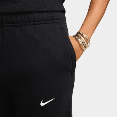 Nike x NOCTA SS24 Celana Jogger Rajut Logo Hitam Fit Asia Unisex. FN7662-010 Purchase Nike x NOCTA SS24 Celana Jogger Rajut Logo Hitam Fit Asia Unisex. FN7662-010