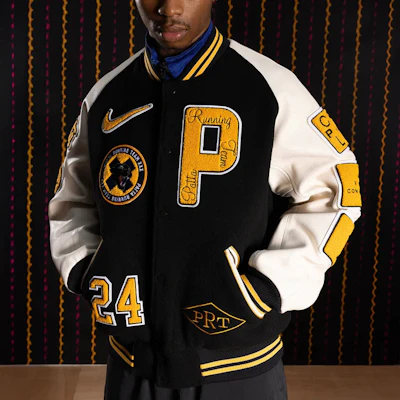 Nike x Patta Running Team SS24 Jaket Varsiti Hitam Putih Unisex. FJ3106-010 Shop Nike x Patta Running Team SS24 Jaket Varsiti Hitam Putih Unisex. FJ3106-010